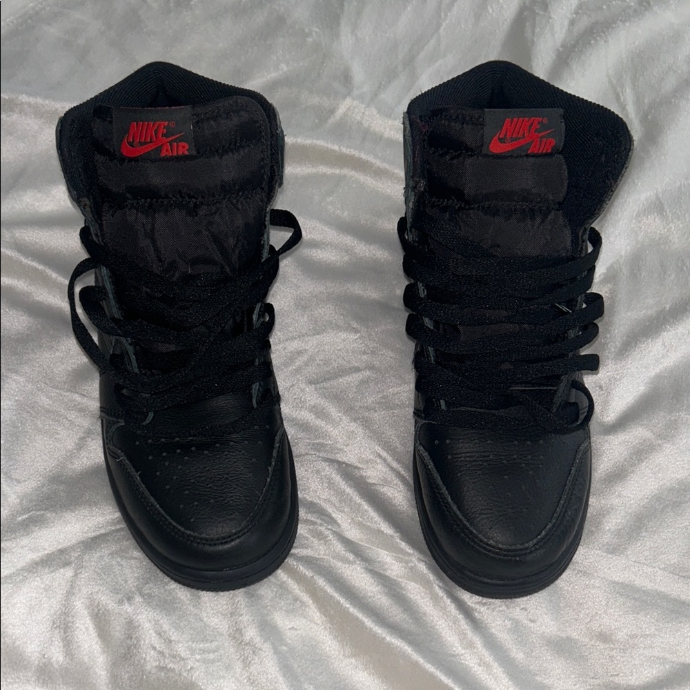 Nike Kids Black and Red Sneakers